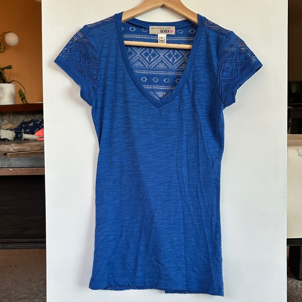BKE Blue Lace Sleeve V-Neck Tee